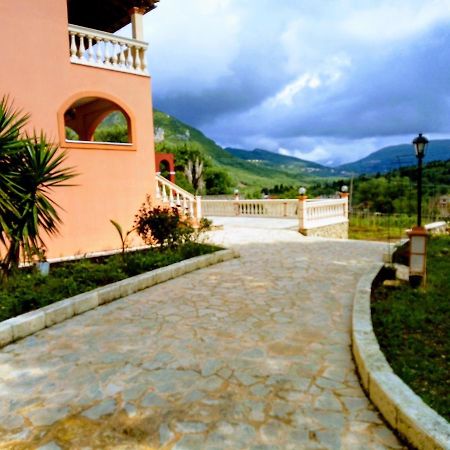 Villa Silvia Ágios Matthaíos Extérieur photo