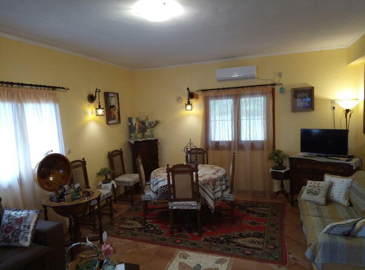 Villa Silvia Ágios Matthaíos Extérieur photo