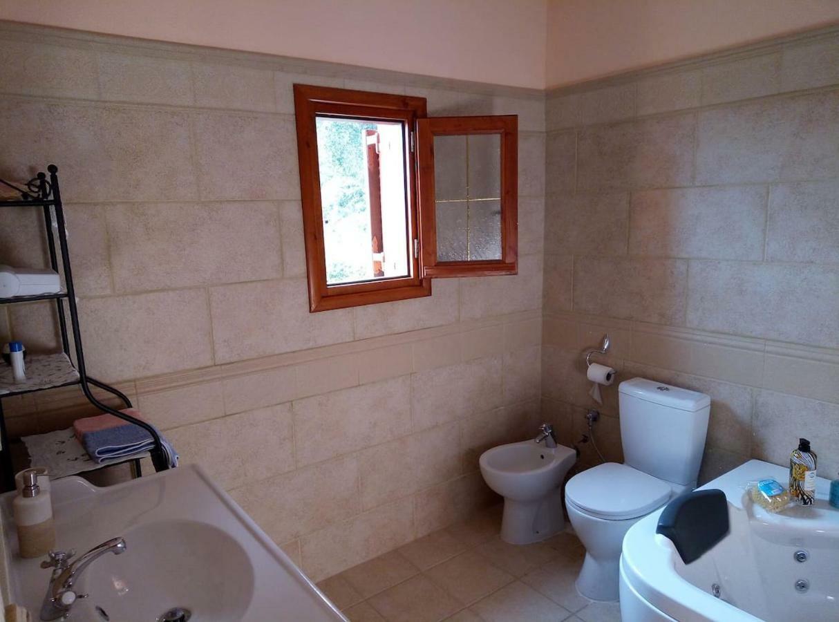 Villa Silvia Ágios Matthaíos Extérieur photo
