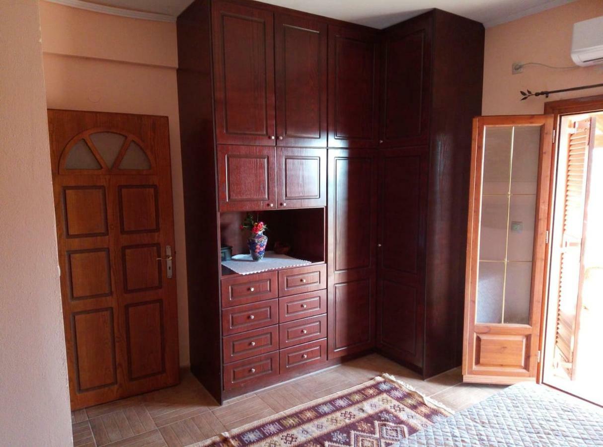 Villa Silvia Ágios Matthaíos Extérieur photo
