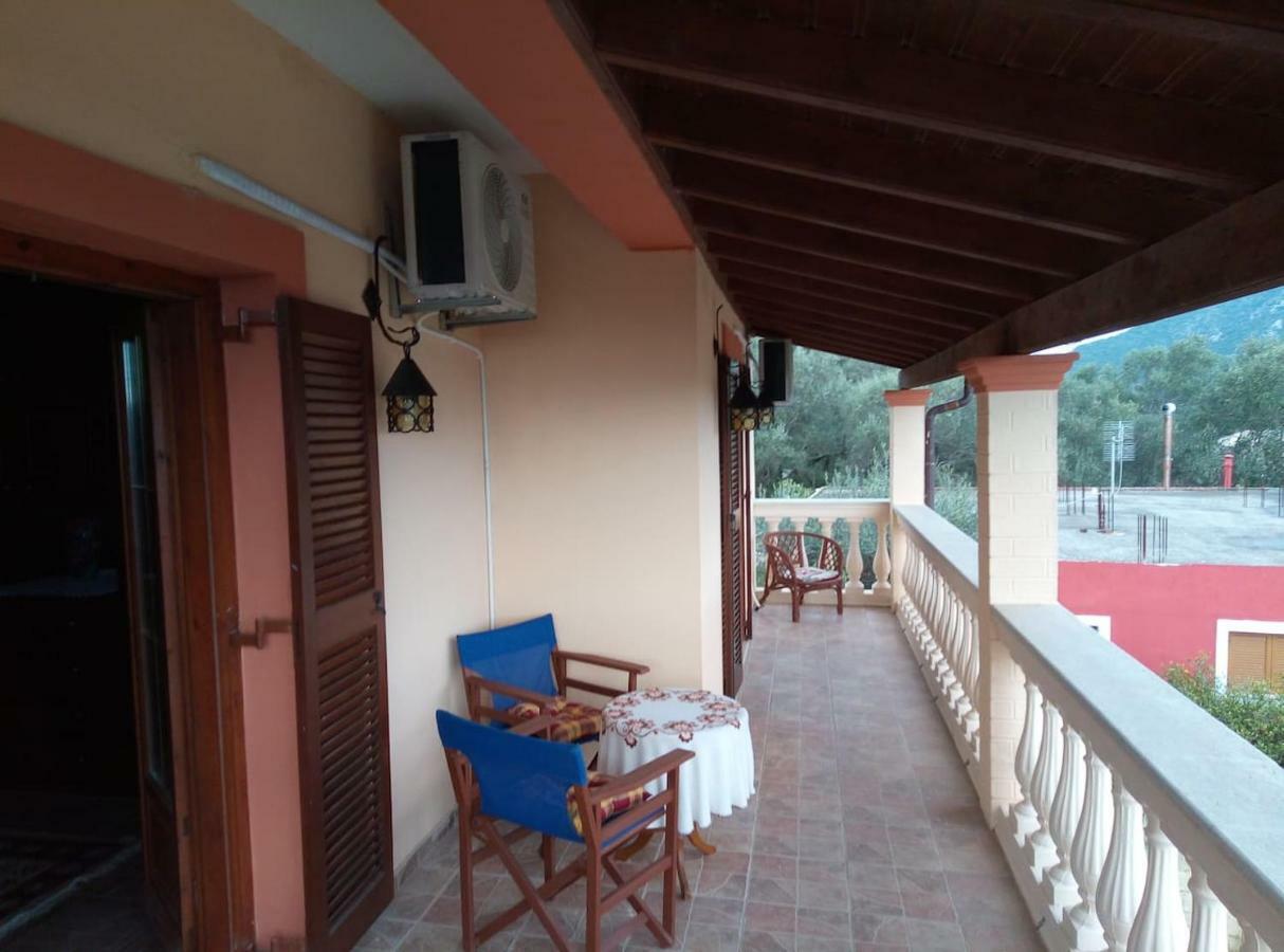Villa Silvia Ágios Matthaíos Extérieur photo