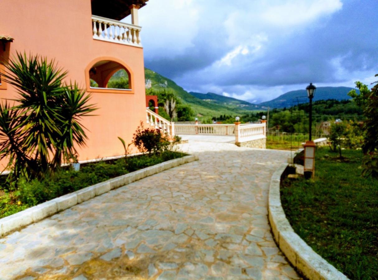 Villa Silvia Ágios Matthaíos Extérieur photo