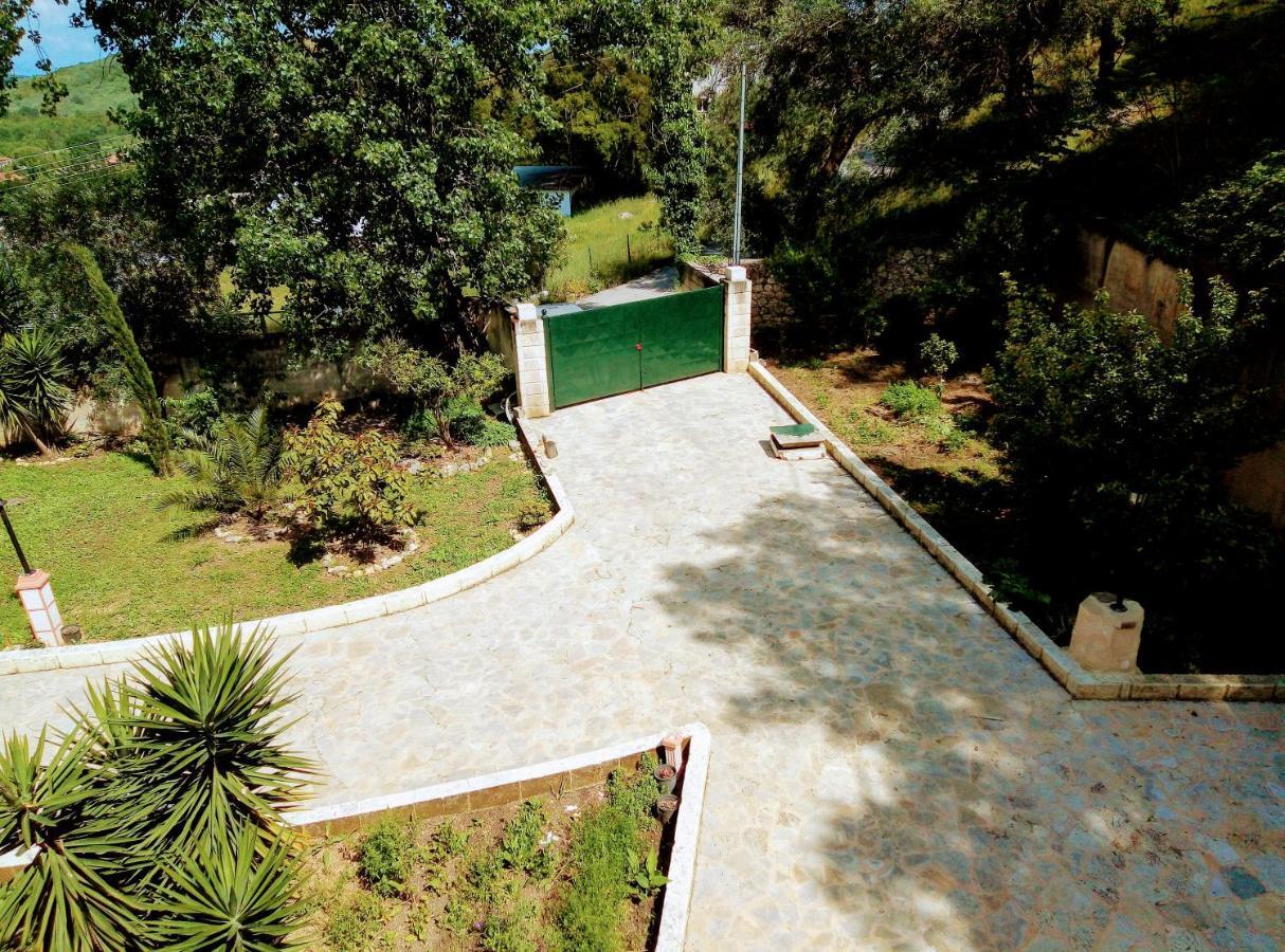 Villa Silvia Ágios Matthaíos Extérieur photo