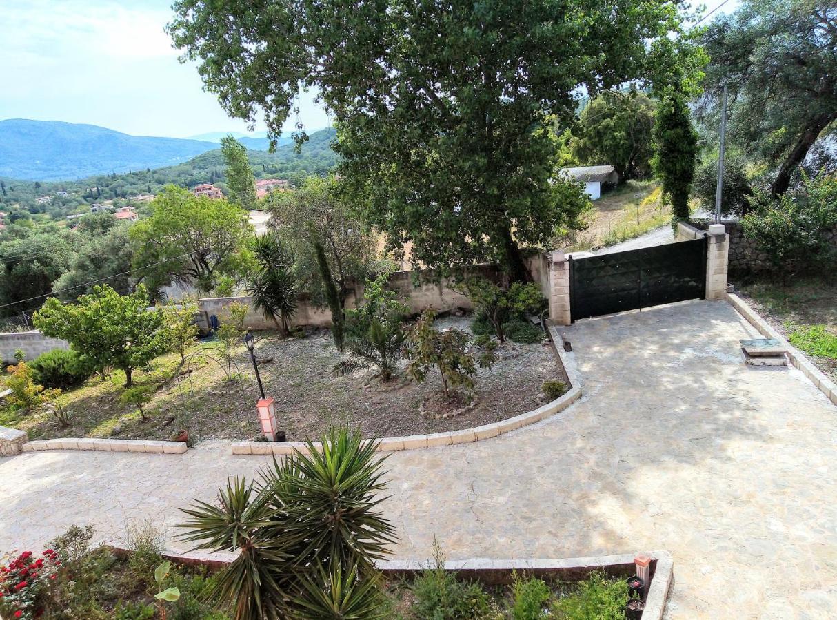 Villa Silvia Ágios Matthaíos Extérieur photo