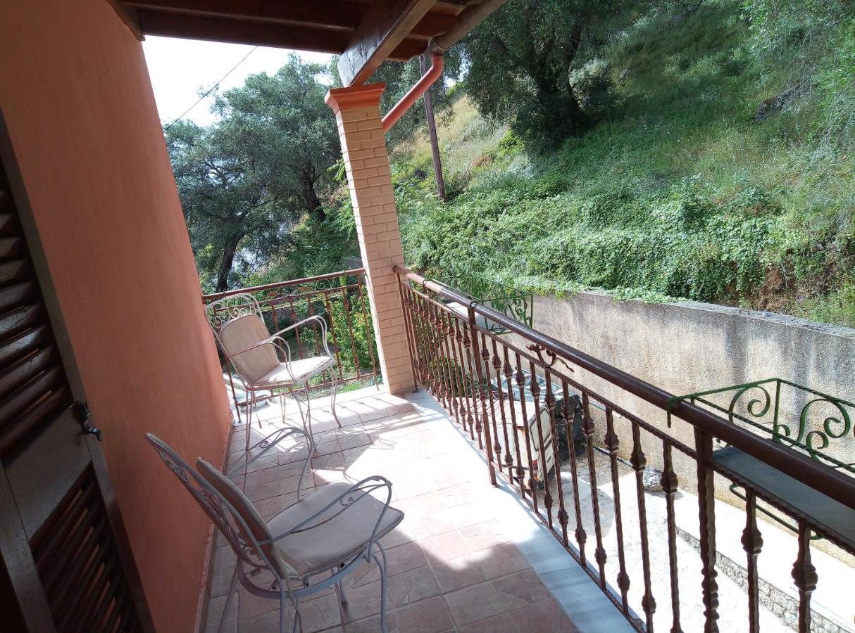 Villa Silvia Ágios Matthaíos Extérieur photo
