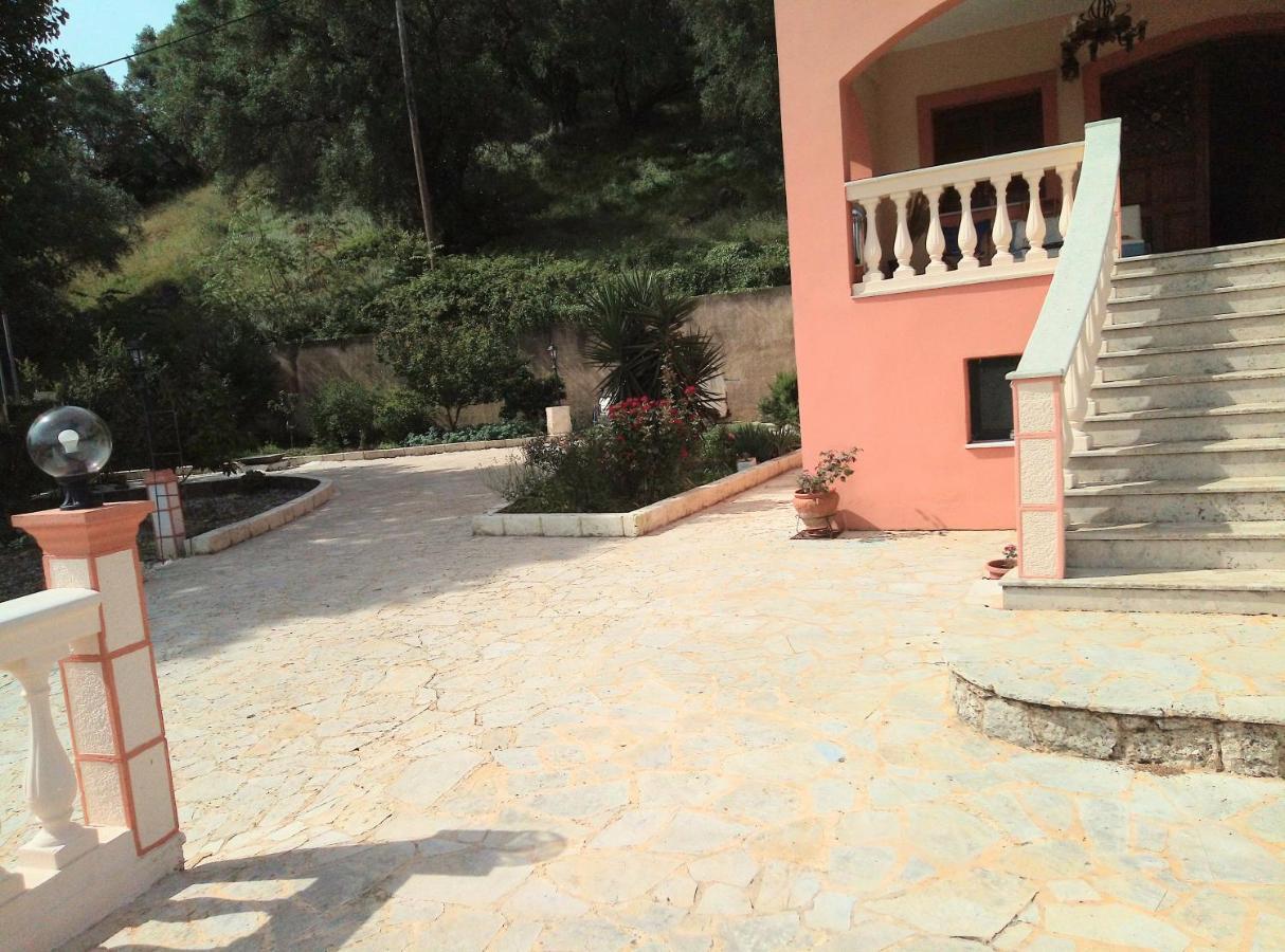 Villa Silvia Ágios Matthaíos Extérieur photo